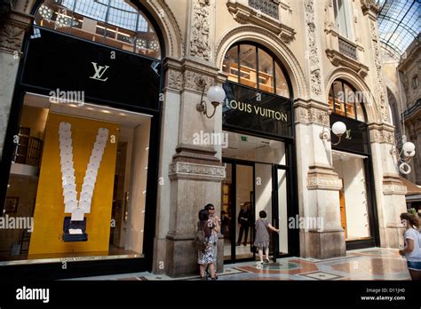 louis vuitton corso vittorio emanuele milano|louis vuitton milano catalogue.